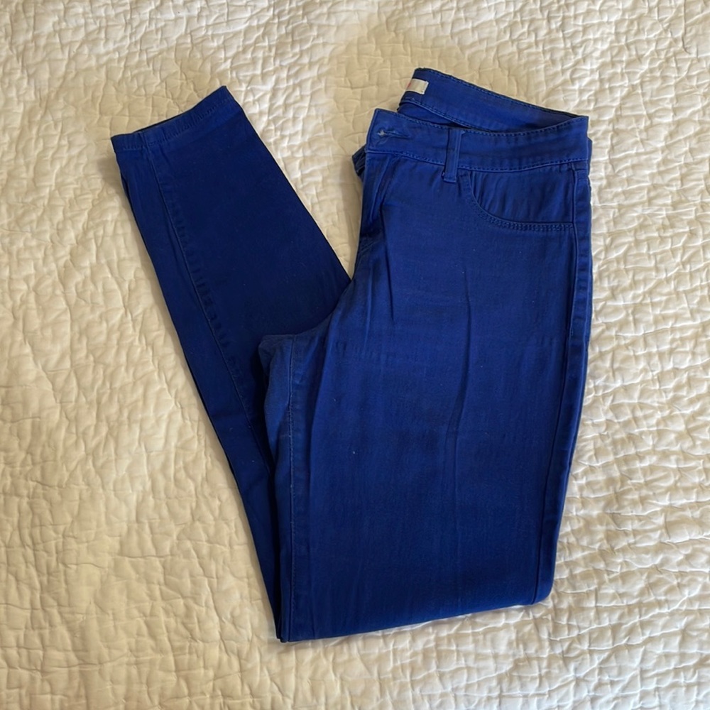 Bright blue jegging pant